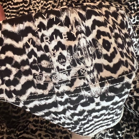 Varley Let’s Go Pocket 2.0 Leggings. Zebra print - Picture 2 of 4